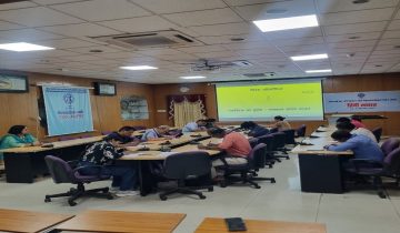 पहले दिन निबंध प्रतियोगिता
