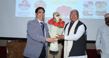 Welcome of Chief Guest, Hon'ble Governor of M. P. Shri Mangubhai Patel by Dr. A. K. Srivastava, Director, CSIR-AMPRI on 14-05-2023